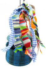 Load image into Gallery viewer, Fancy Forager™ - Sweet Feet & Beak